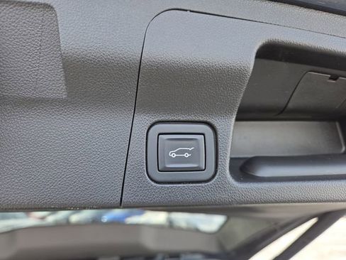 Used 2020 GMC Acadia SLE w/ Driver Convenience Package image 15