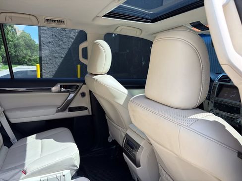 Used 2021 Lexus GX 460 Luxury w/ Sport Design Package AWD/4WD image 25