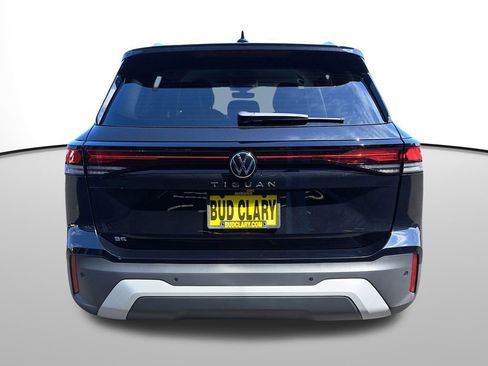 New 2025 Volkswagen Tiguan SE image 7
