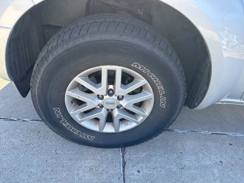 Used 2015 Nissan Frontier SV image 8