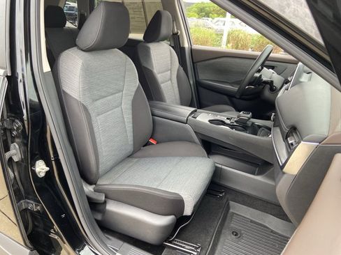 Used 2023 Nissan Rogue SV FWD image 20