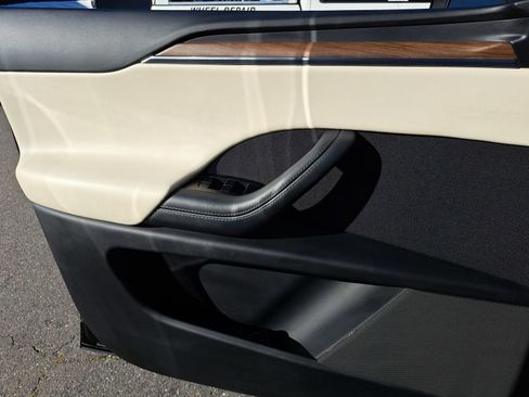 Used 2023 Tesla Model X image 29