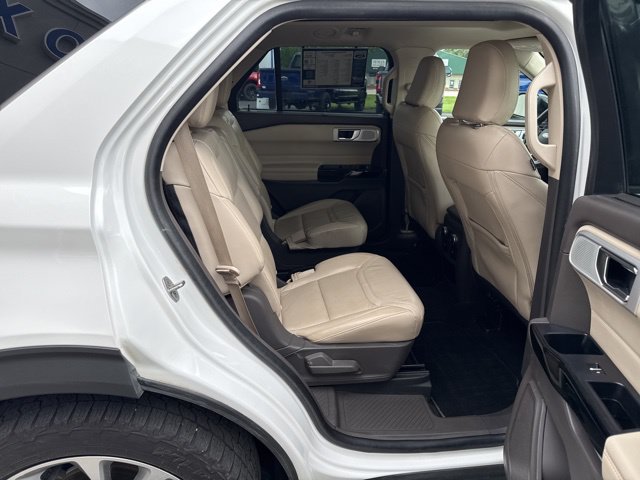 Used 2021 Ford Explorer Platinum w/ Equipment Group 601A AWD/4WD image 12