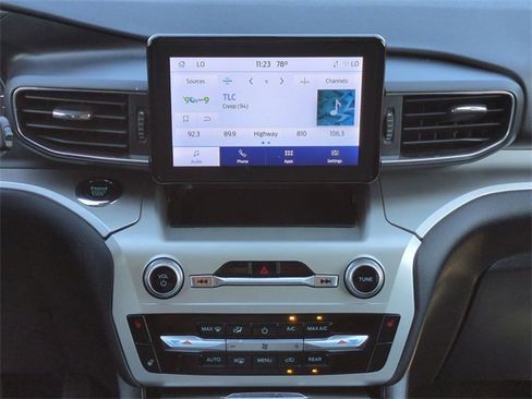 Certified 2022 Ford Explorer XLT w/ Equipment Group 202A image 18