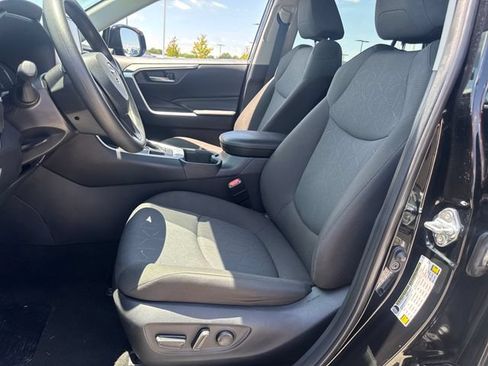 Used 2025 Toyota RAV4 XLE AWD/4WD image 17