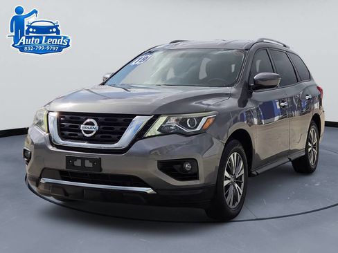 Used 2019 Nissan Pathfinder SV image 3