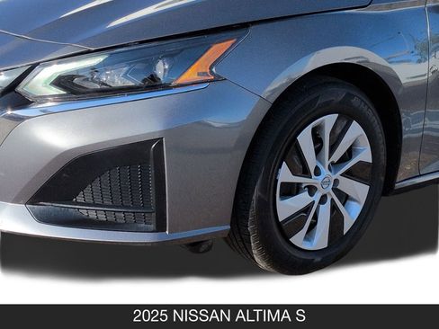 Used 2025 Nissan Altima 2.5 S image 11
