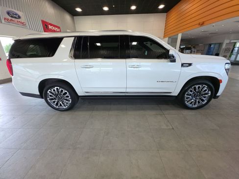 Used 2023 GMC Yukon XL Denali Ultimate AWD/4WD image 6