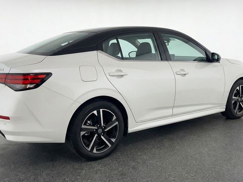 Used 2025 Nissan Sentra SV image 9