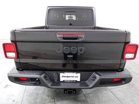 Used 2022 Jeep Gladiator Sport image 5