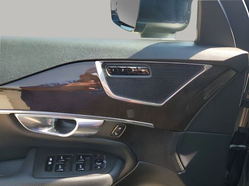 Used 2017 Volvo XC90 T5 Momentum w/ Vision Package image 24