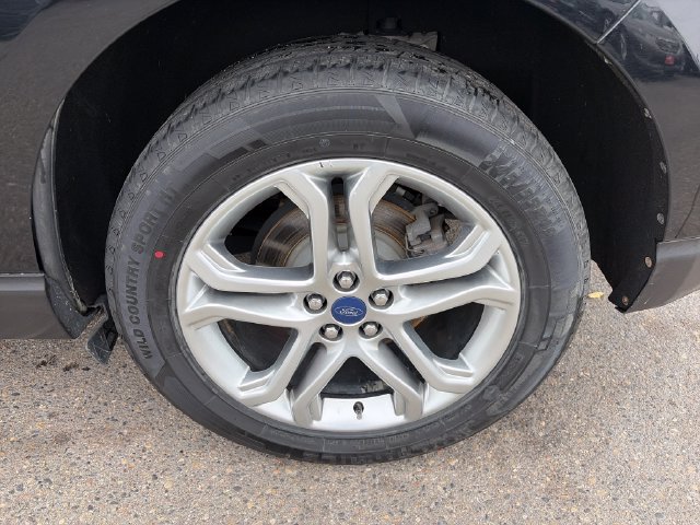 Used 2017 Ford Edge Titanium w/ Equipment Group 301A AWD/4WD image 16