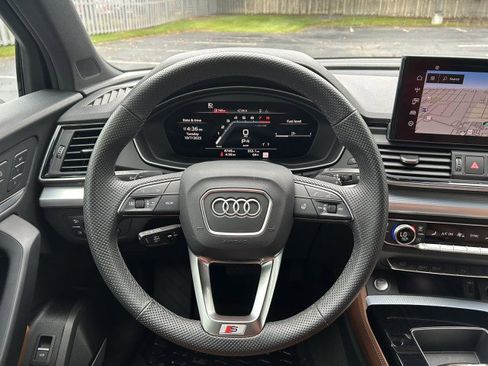 Certified 2025 Audi Q5 2.0T Premium Plus image 10