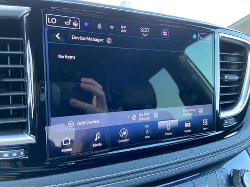 Used 2025 Chrysler Pacifica Limited FWD image 31