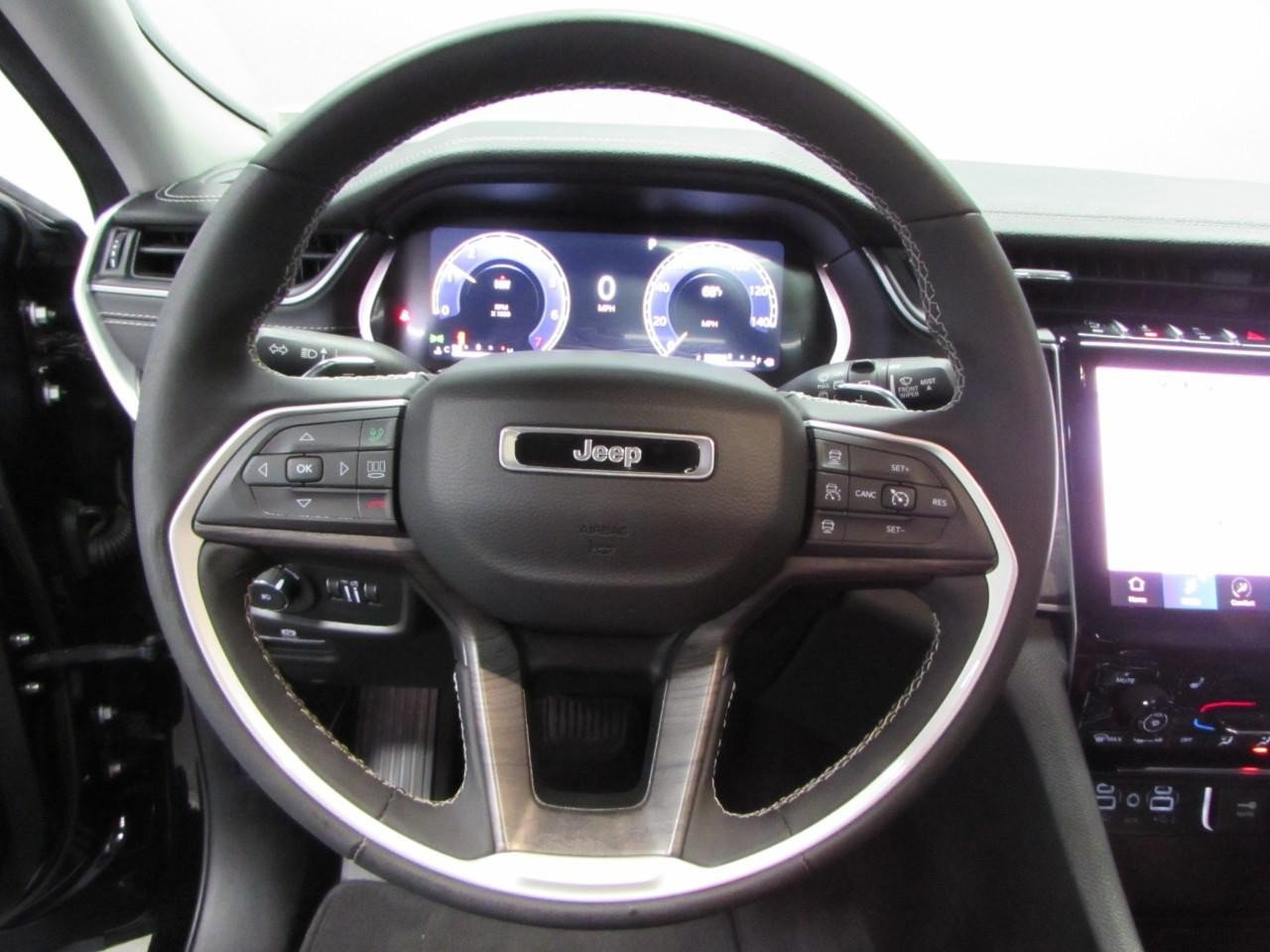Used 2023 Jeep Grand Cherokee L Limited AWD/4WD image 26