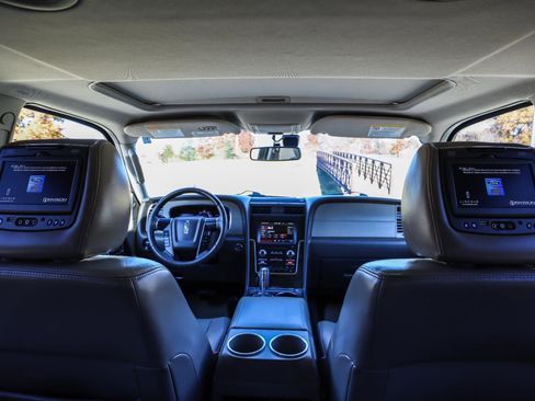 Used 2015 Lincoln Navigator 4WD image 37