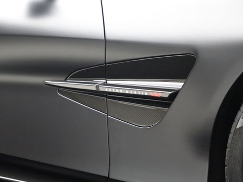 Used 2025 Aston Martin Vanquish image 16