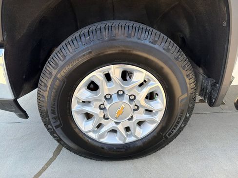 Used 2025 Chevrolet Silverado 2500 LT AWD/4WD image 12