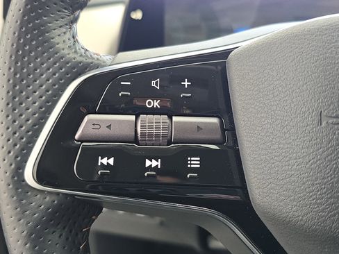 Certified 2023 Nissan Ariya FWD image 17