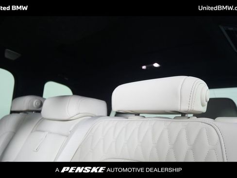 New 2026 BMW X7 M60i image 17