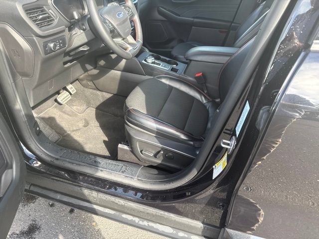 Used 2024 Ford Escape ST-Line w/ Tech Pack #1 AWD/4WD image 17