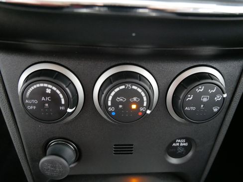 Used 2013 Nissan Rogue SV w/ Premium Pkg image 23