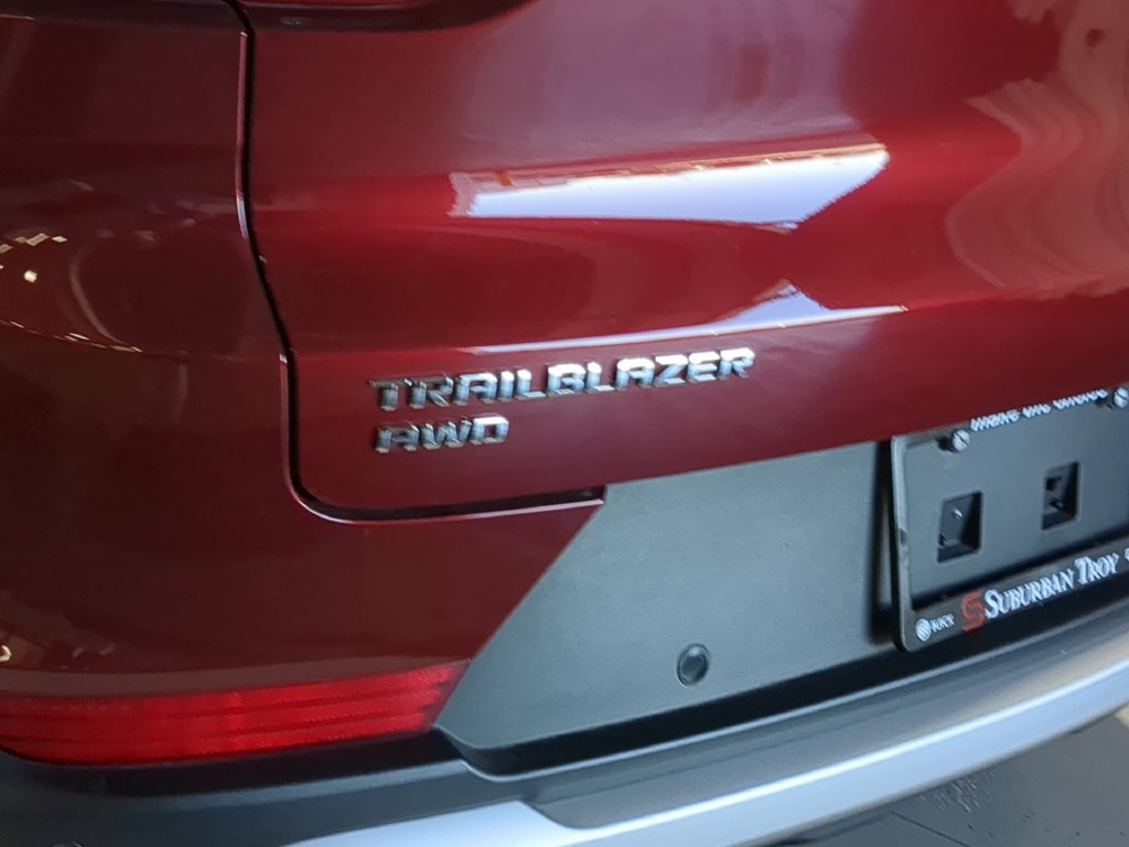 Used 2025 Chevrolet TrailBlazer LT w/ Convenience Package AWD/4WD image 13