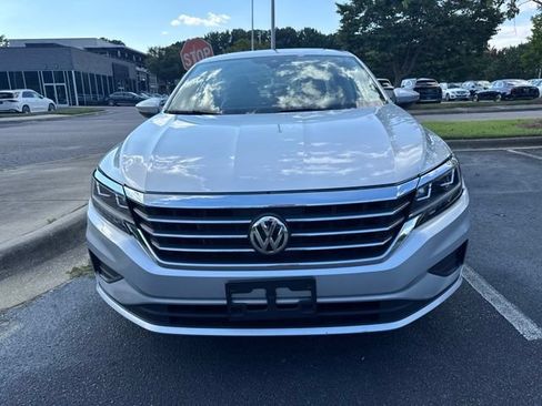 Used 2021 Volkswagen Passat 2.0T SE FWD image 1