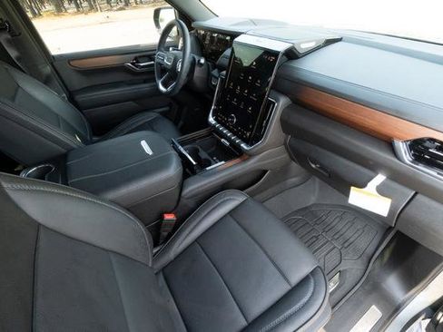 Used 2025 GMC Yukon Denali w/ LPO, Floor Liner Package image 28