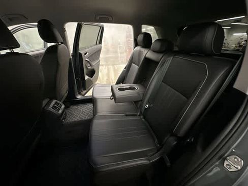 Used 2023 Volkswagen Tiguan SE image 19