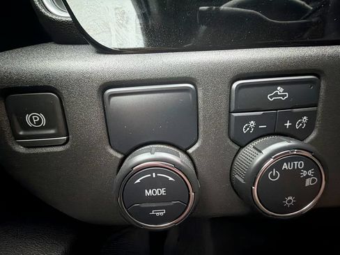 Used 2023 Chevrolet Silverado 1500 LT RWD image 18