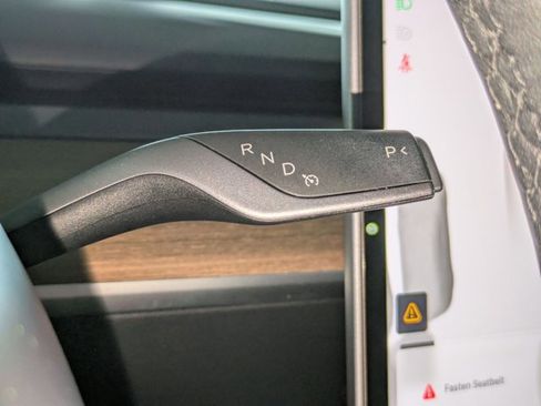 Used 2022 Tesla Model Y Long Range image 12