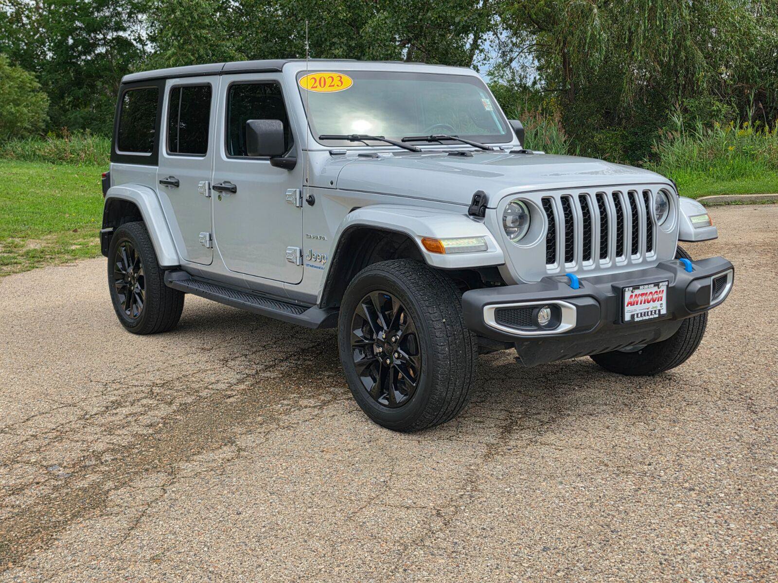 Used 2023 Jeep Wrangler Unlimited Sahara w/ Cold Weather Group AWD/4WD image 18