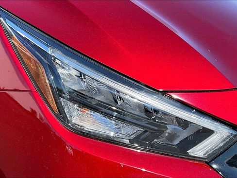 Used 2020 Nissan Versa SR FWD image 25