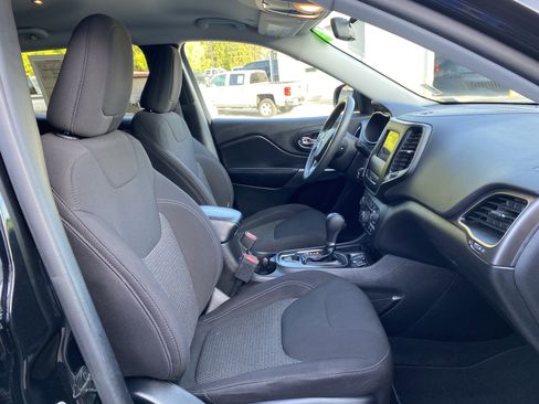 Used 2020 Jeep Cherokee Latitude image 31