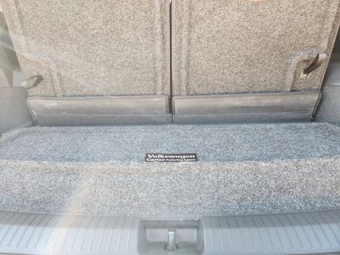 Used 2018 Volkswagen Tiguan SEL Premium image 32