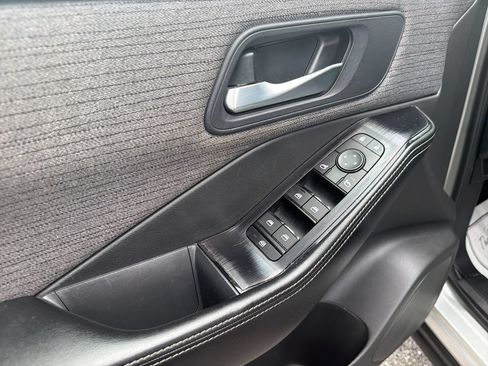 Used 2023 Nissan Rogue SV FWD image 18