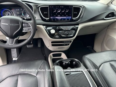 Used 2022 Chrysler Pacifica Touring-L image 23