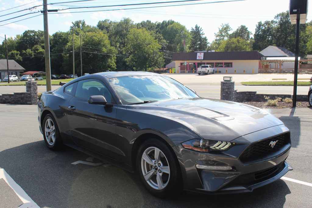 Used 2020 Ford Mustang Coupe RWD image 3