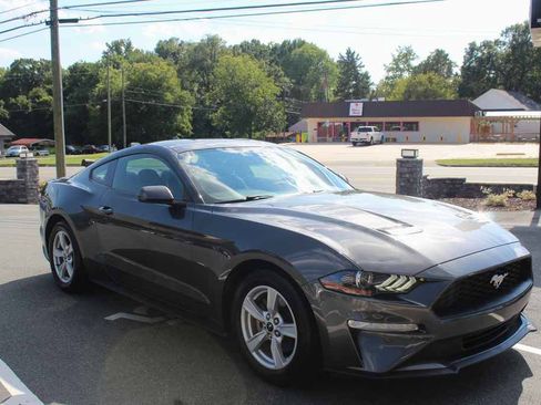 Used 2020 Ford Mustang Coupe RWD image 3
