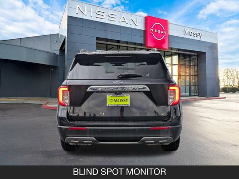 Used 2021 Ford Explorer XLT w/ Equipment Group 202A image 9