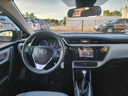Used 2018 Toyota Corolla LE FWD image 16