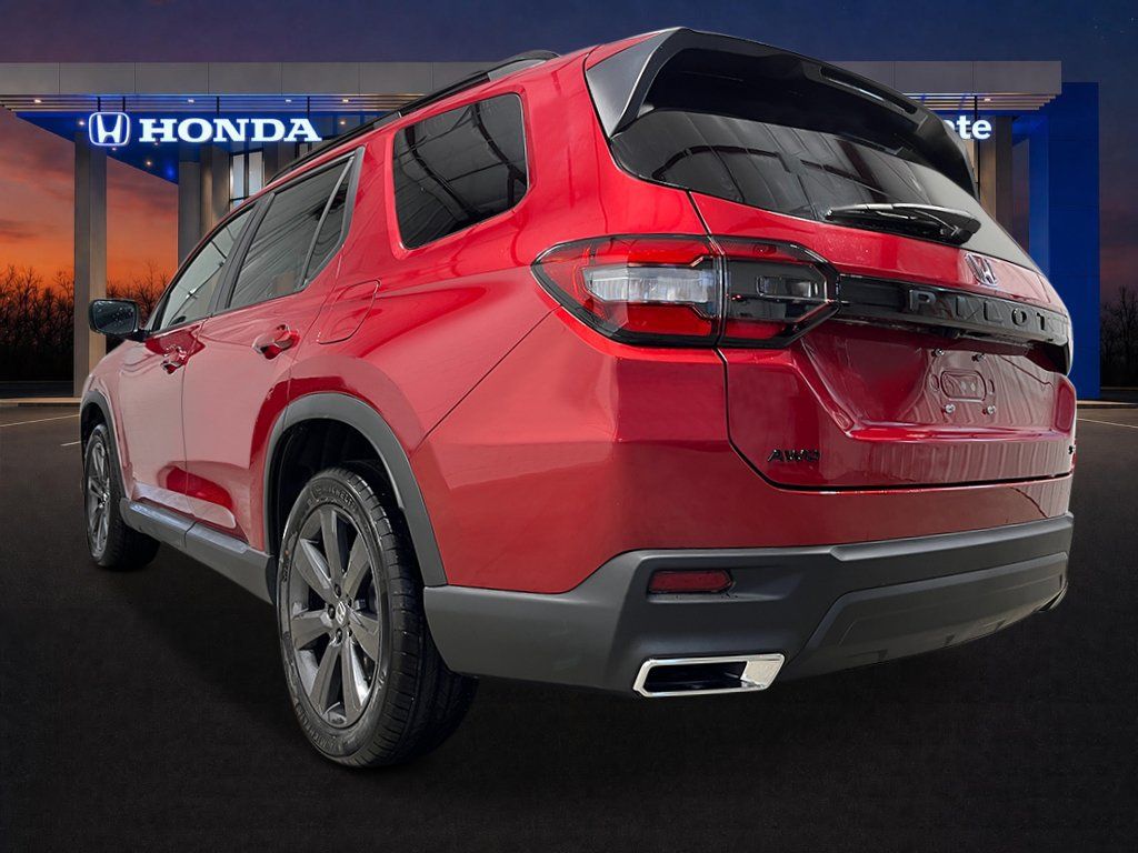 Used 2025 Honda Pilot Sport image 3