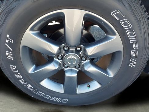 Used 2015 Nissan Titan SV w/ SV Value Truck Package image 11