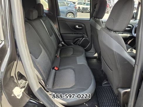 Used 2023 Jeep Renegade Latitude AWD/4WD image 17