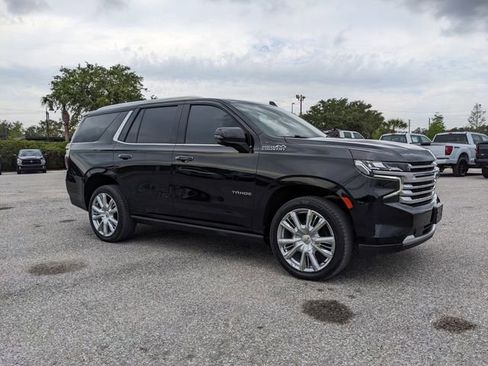 Used 2021 Chevrolet Tahoe High Country w/ Premium Package AWD/4WD image 2