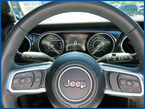 Used 2023 Jeep Wrangler Unlimited Sahara AWD/4WD image 15