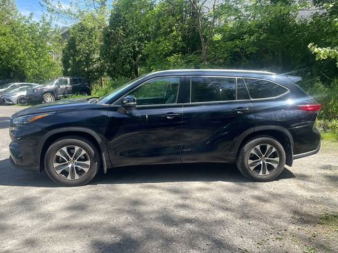 Used 2022 Toyota Highlander XLE AWD/4WD image 5