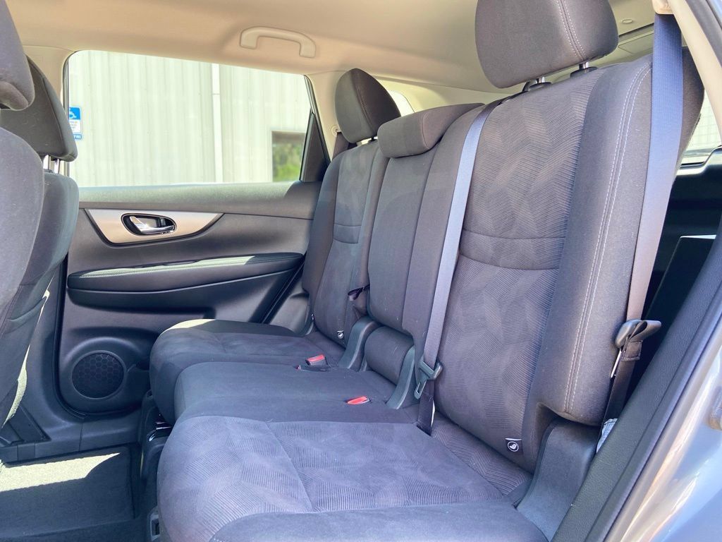 Used 2016 Nissan Rogue SV FWD image 21