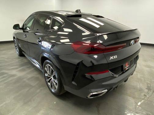 Used 2022 BMW X6 xDrive40i w/ M Sport Package AWD/4WD image 5